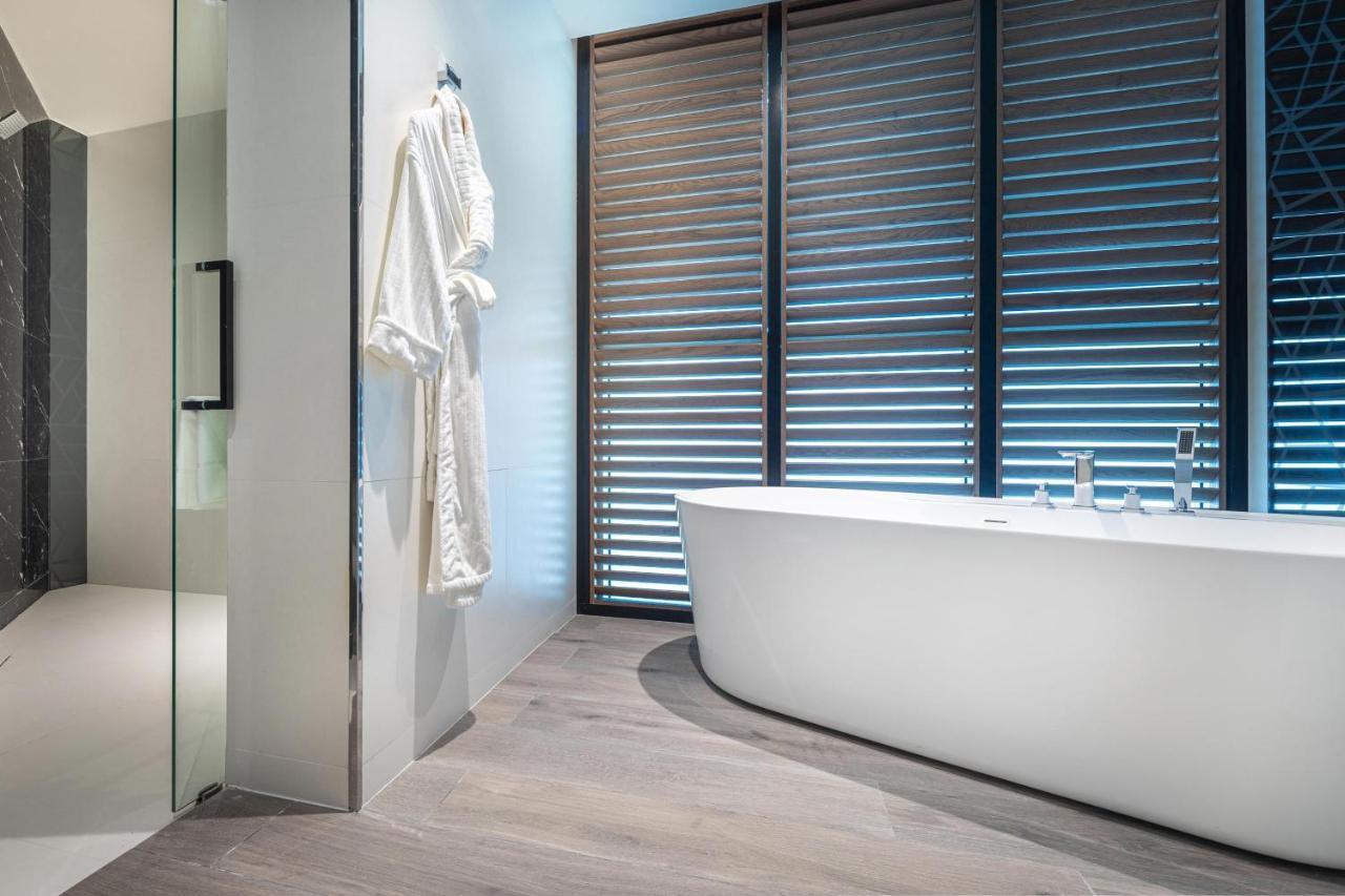 Sheraton Jeddah Hotel - Saudi Brothers Commercial Company Branch Exterior foto Bathroom