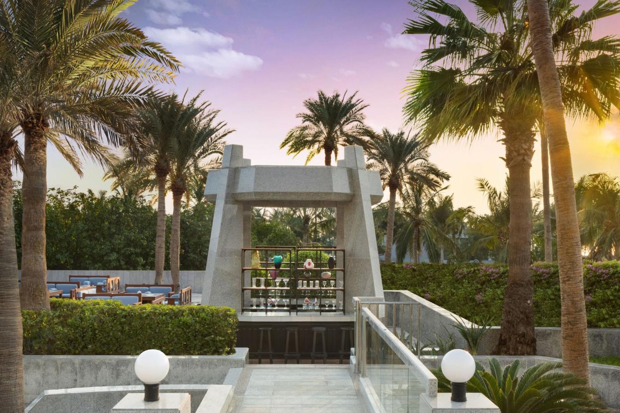 Sheraton Jeddah Hotel - Saudi Brothers Commercial Company Branch Exterior foto The Palm Jumeirah Monorail